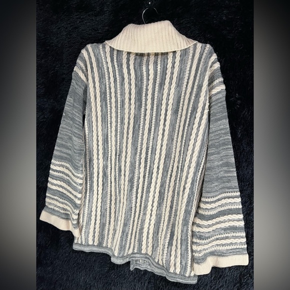 Vintage size sm Kmart sweater bell sleeves pockets grey white wood buttons - Picture 2 of 6